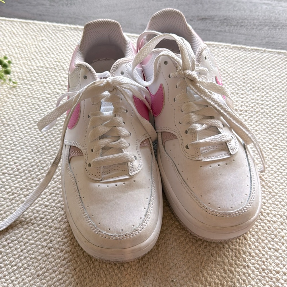 Nike tennis shoes